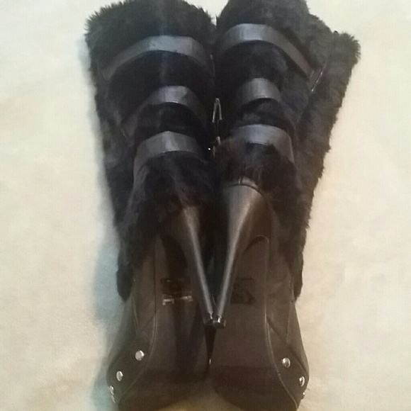 Boots - Picture 4 of 6